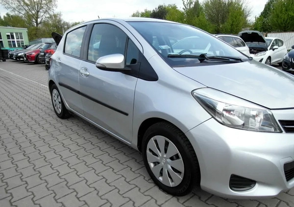 Toyota Yaris cena 22900 przebieg: 165000, rok produkcji 2012 z Sosnowiec małe 436